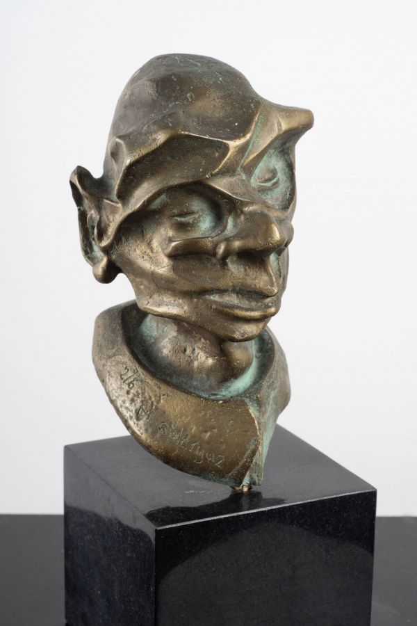 
                  Intellectual, 1977, Poured bronze, 20 x 15 cm        